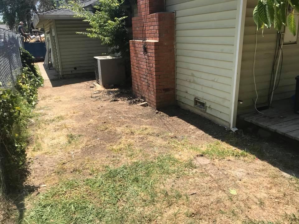 Side Yard Hoarding Cleanout after Long's Trash Hauling